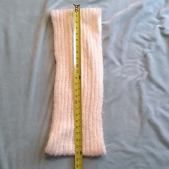 White knit infinity scarf - Picture 3 of 3